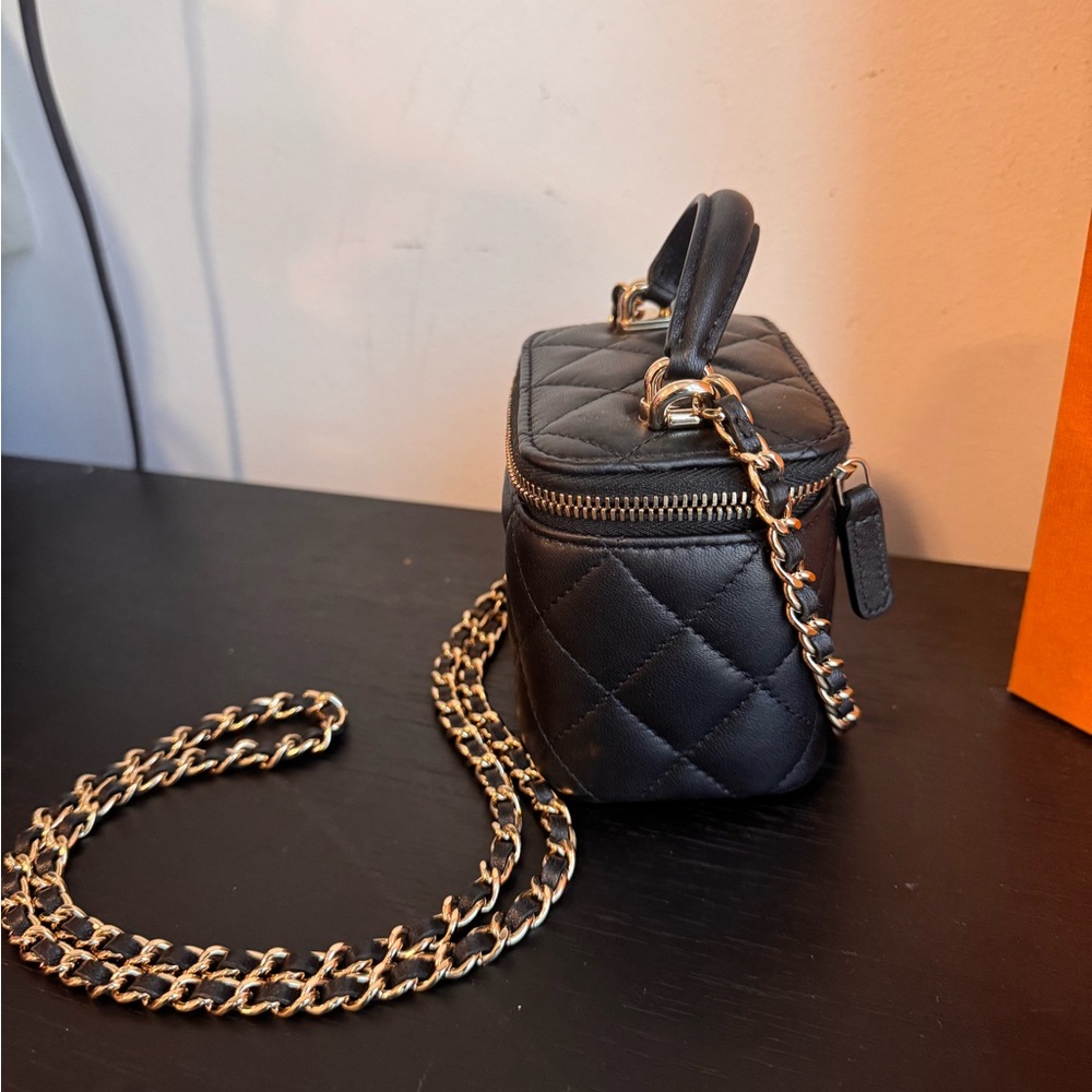 CHANEL Small Vanity With Chain - Picture 2 of 8